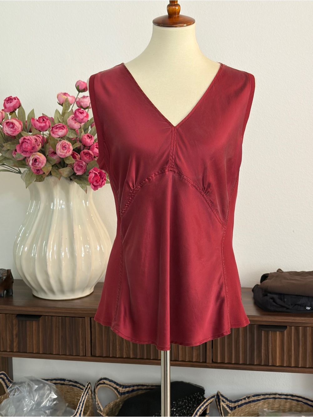 Nine West Sleeveless V-Neck Satin Camisole in Wine / Burgandy Color Size XL